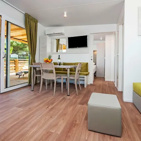 Campsite Lanterna Mobile Homes Mediteran Kamp Vakantiepark Poreč