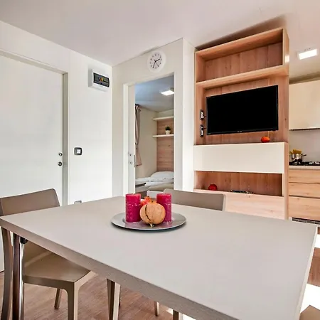 Campsite Lanterna Mobile Homes Mediteran Kamp Aldeamento Turístico Poreč