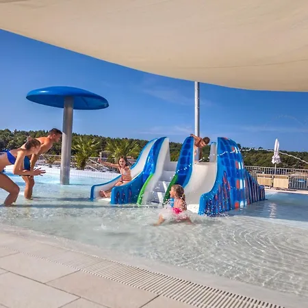 Campsite Lanterna Mobile Homes Mediteran Kamp بوريتش