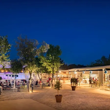 Kompleks wypoczynkowy Campsite Lanterna Mobile Homes Mediteran Kamp 4*