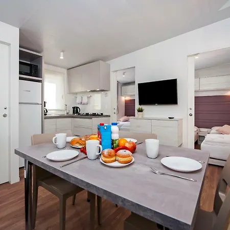 Campsite Lanterna Mobile Homes Mediteran Kamp 4* Poreč