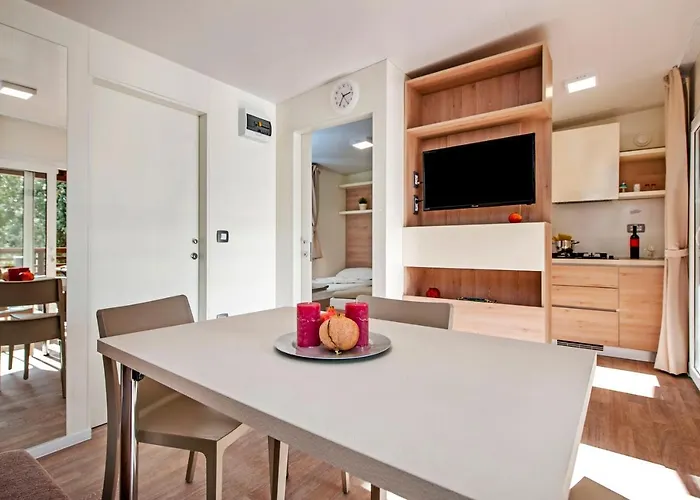 Campsite Lanterna Mobile Homes Mediteran Kamp Village de vacances Poreč